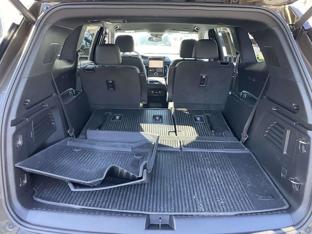 Used 2024 GMC Acadia AT4 w/ Luxury Package image 48