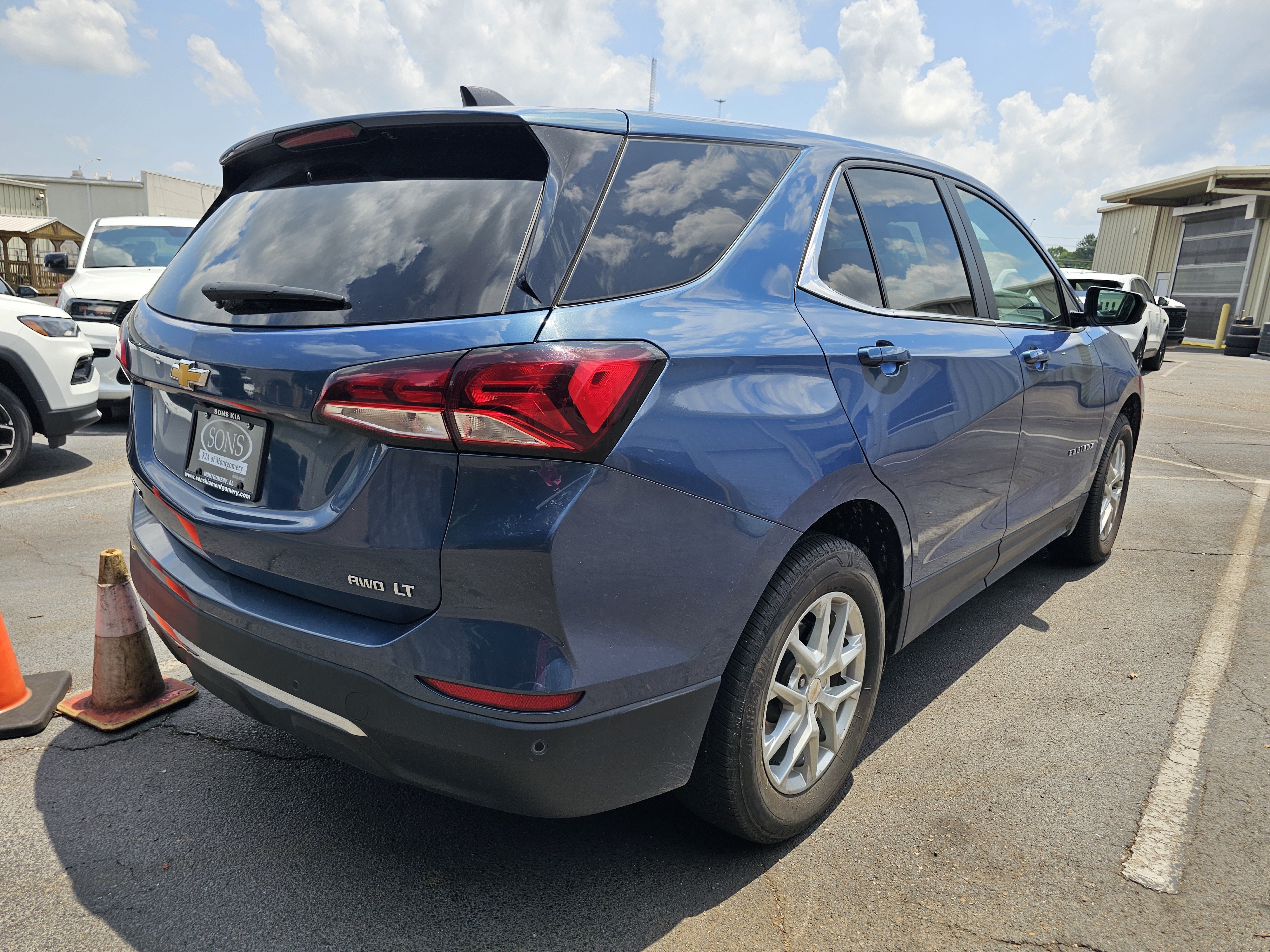 Used 2024 Chevrolet Equinox LT AWD/4WD image 8