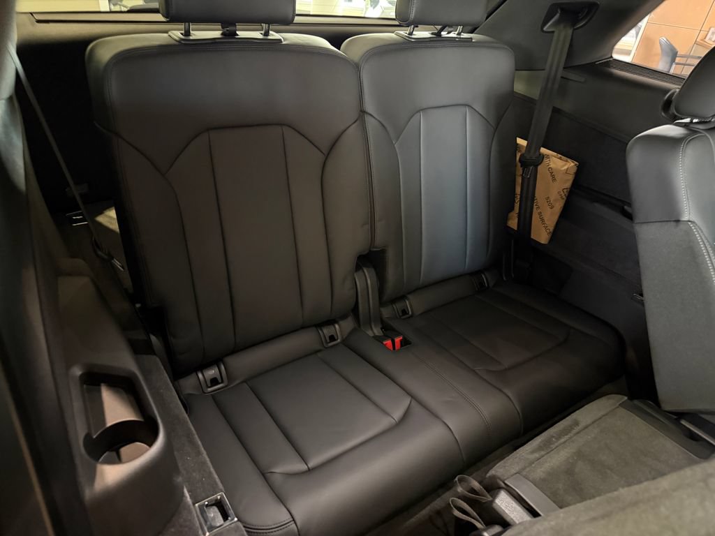 New 2026 Audi SQ7 Prestige AWD/4WD image 11
