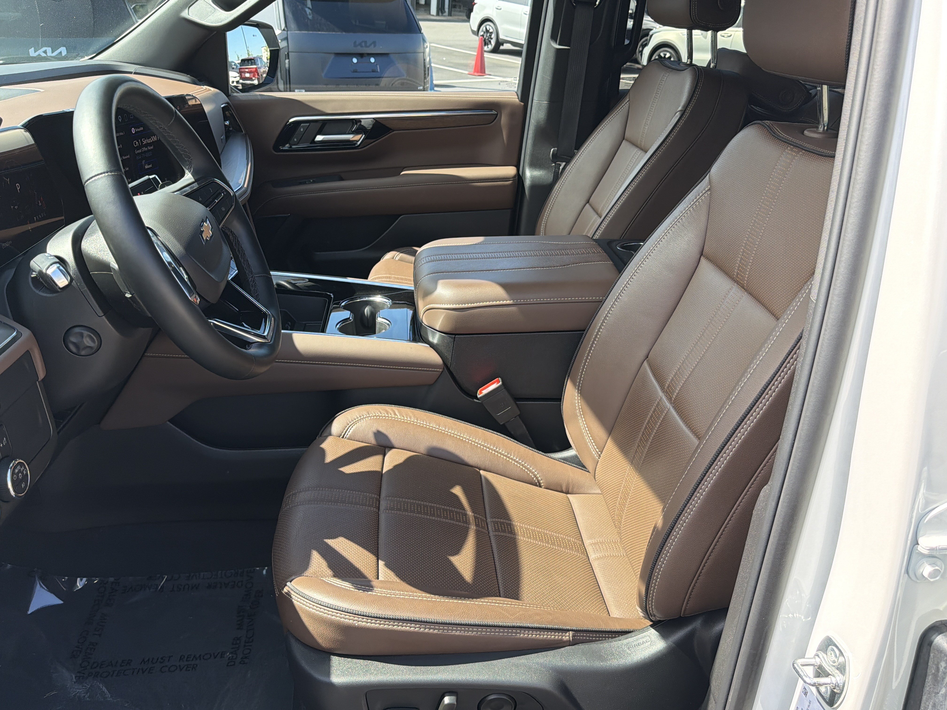 Used 2025 Chevrolet Suburban High Country AWD/4WD image 9