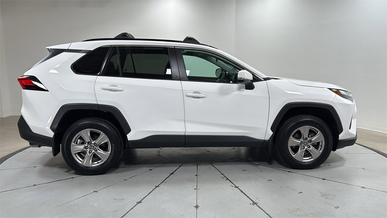 Used 2022 Toyota RAV4 XLE image 6