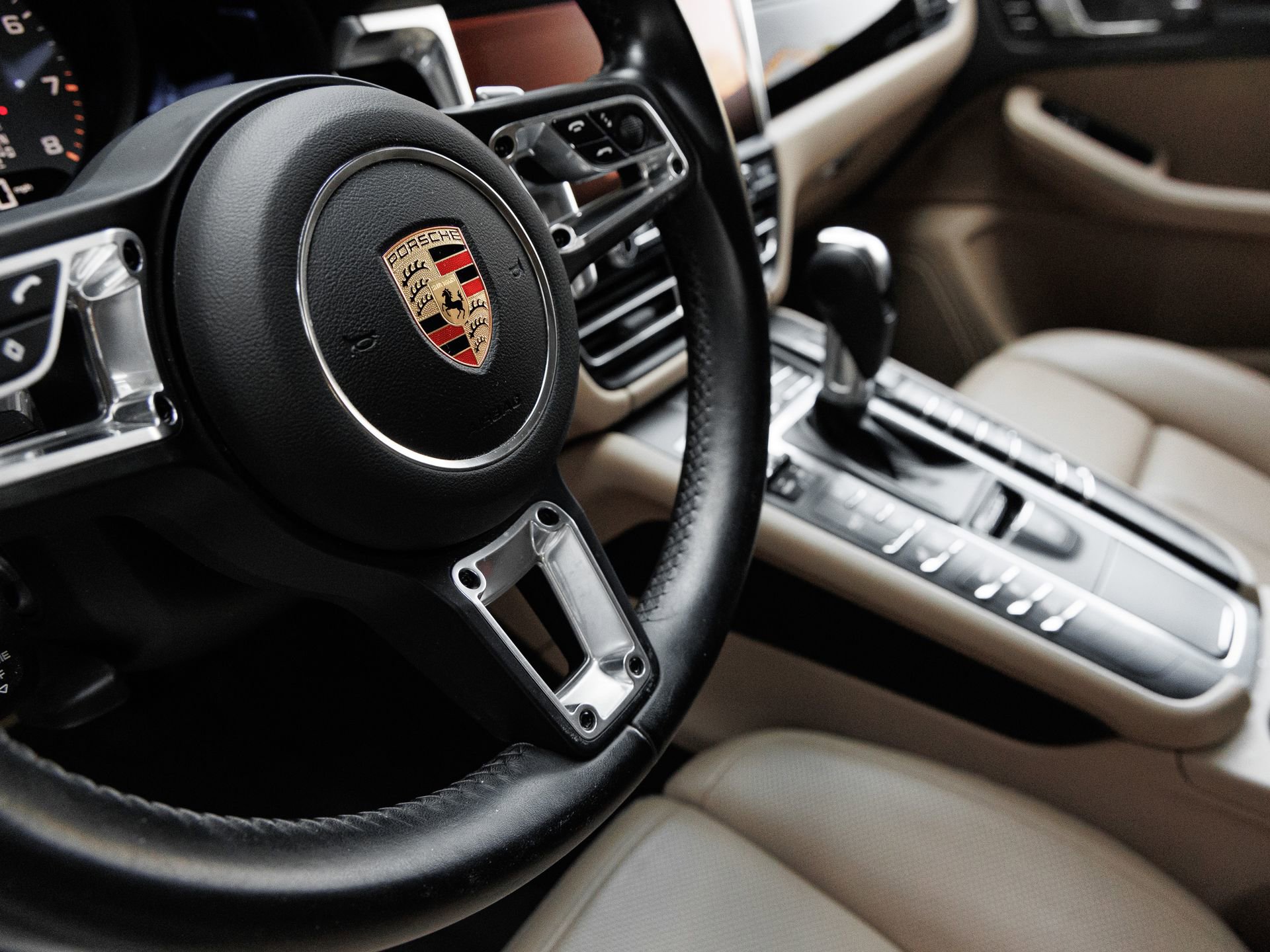Certified 2021 Porsche Macan S AWD/4WD image 18