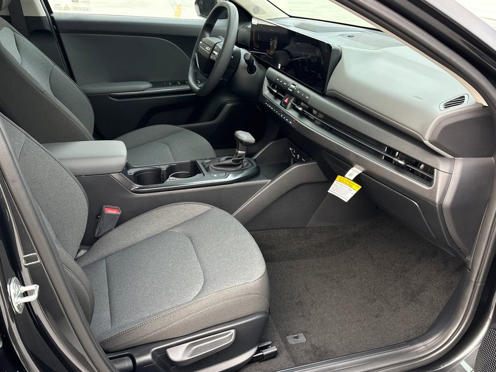 New 2025 Kia K4 LXS image 13