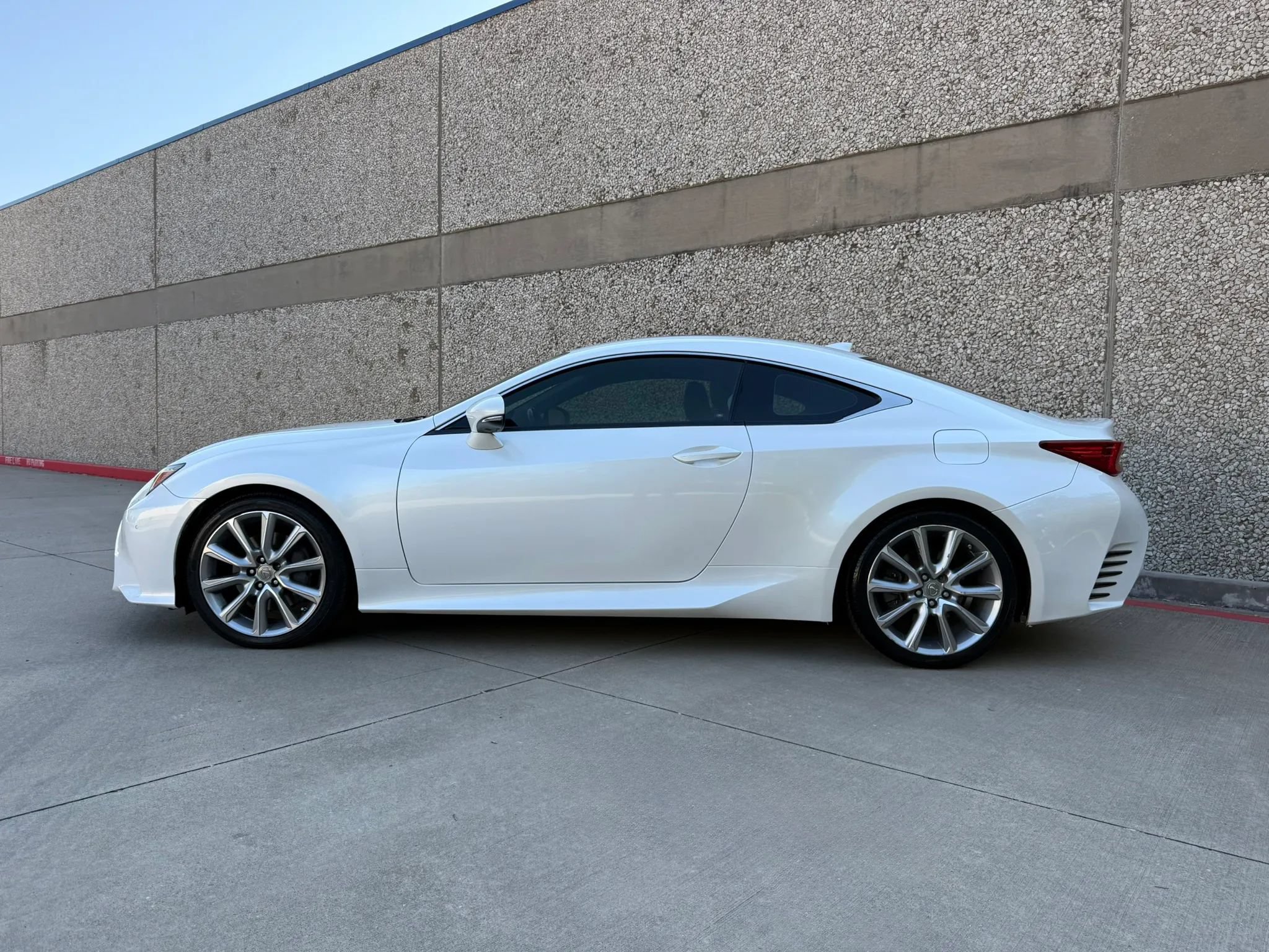 Used 2016 Lexus RC 200t RWD image 3