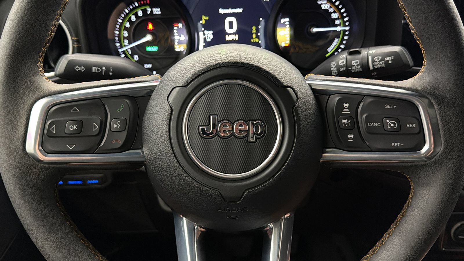 Used 2024 Jeep Wrangler Unlimited Sahara AWD/4WD image 28