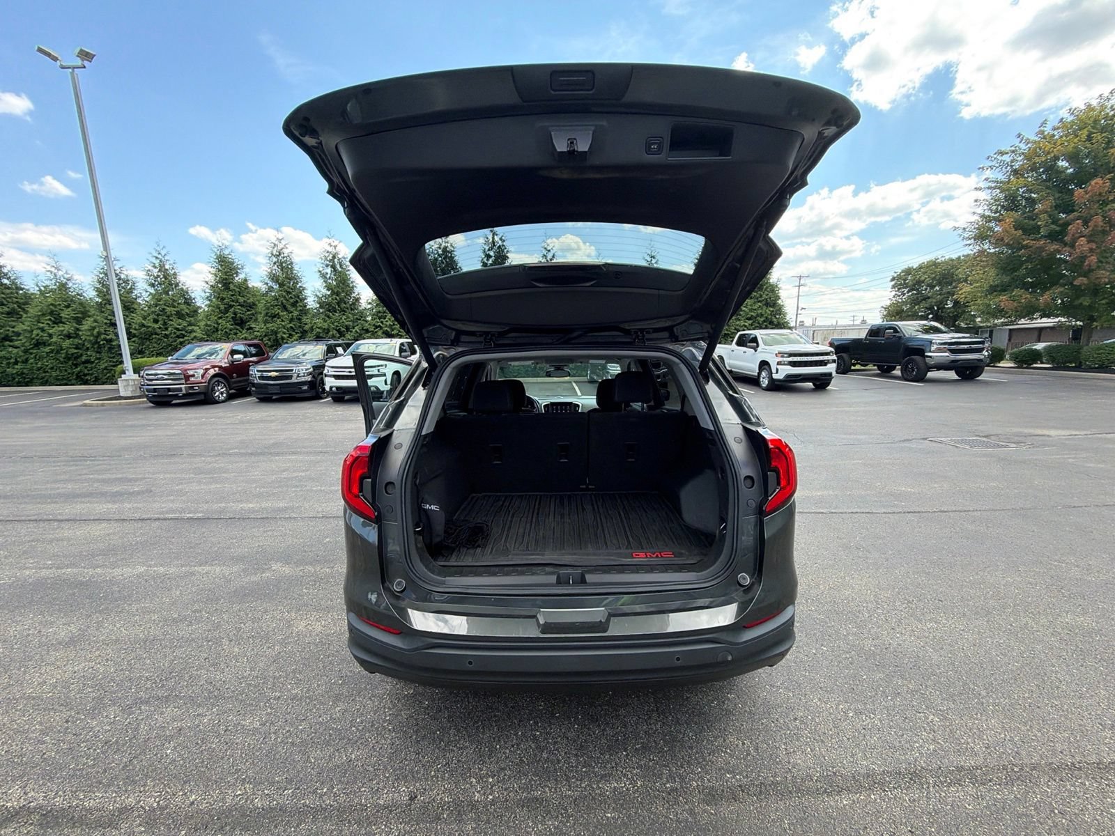 Used 2021 GMC Terrain SLE w/ Driver Convenience Package FWD image 25