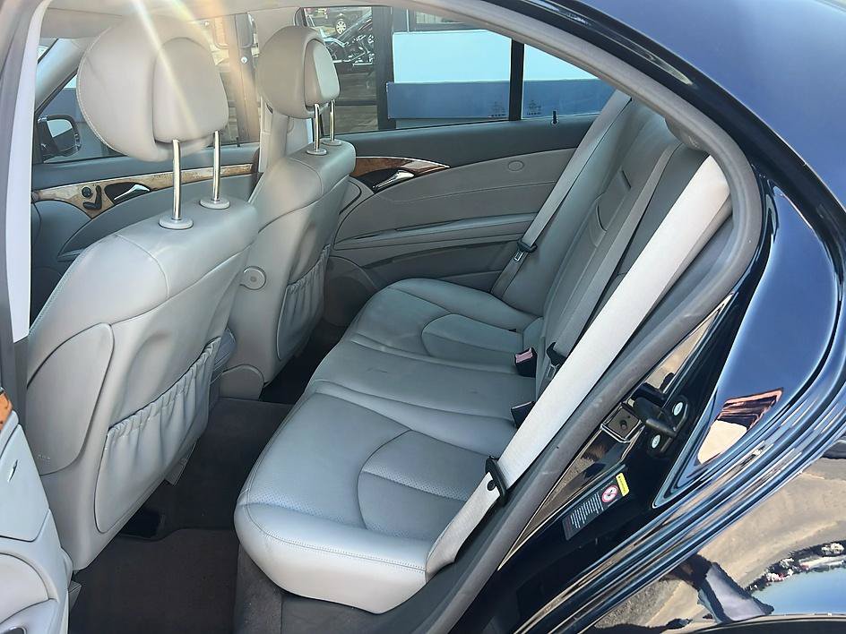 Used 2009 Mercedes-Benz E 350 Sedan image 19