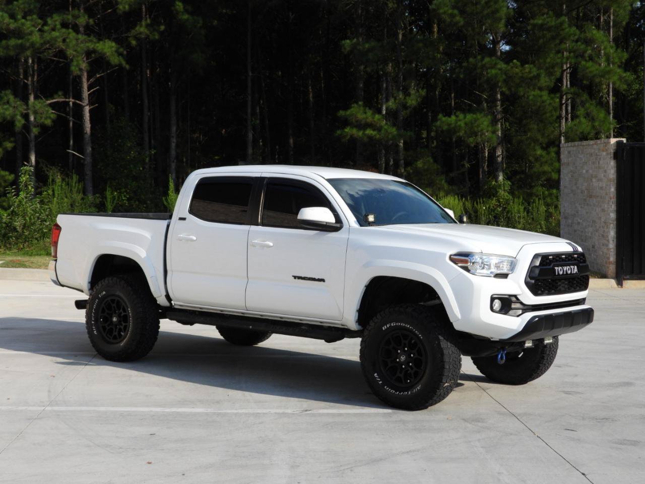 Used 2021 Toyota Tacoma SR5 RWD image 42