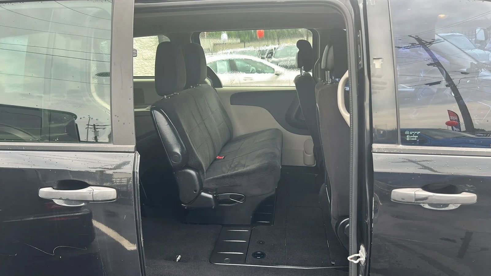 Used 2014 Dodge Grand Caravan American Value Package FWD image 52