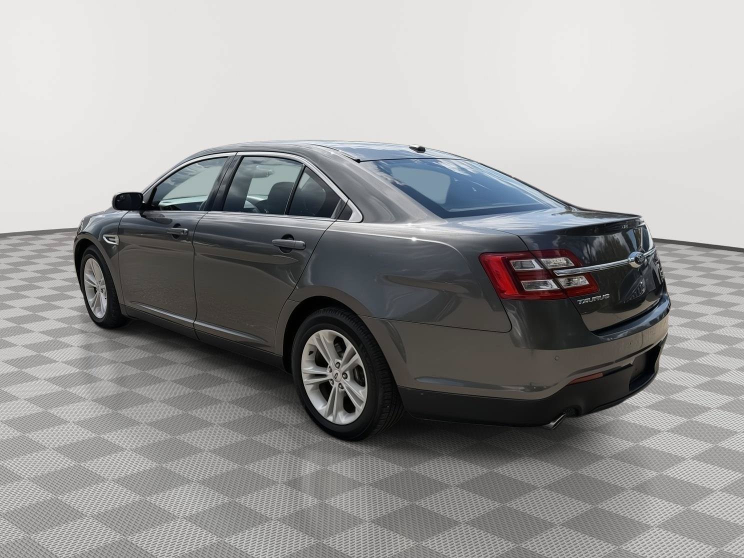 Used 2015 Ford Taurus SEL AWD/4WD image 5