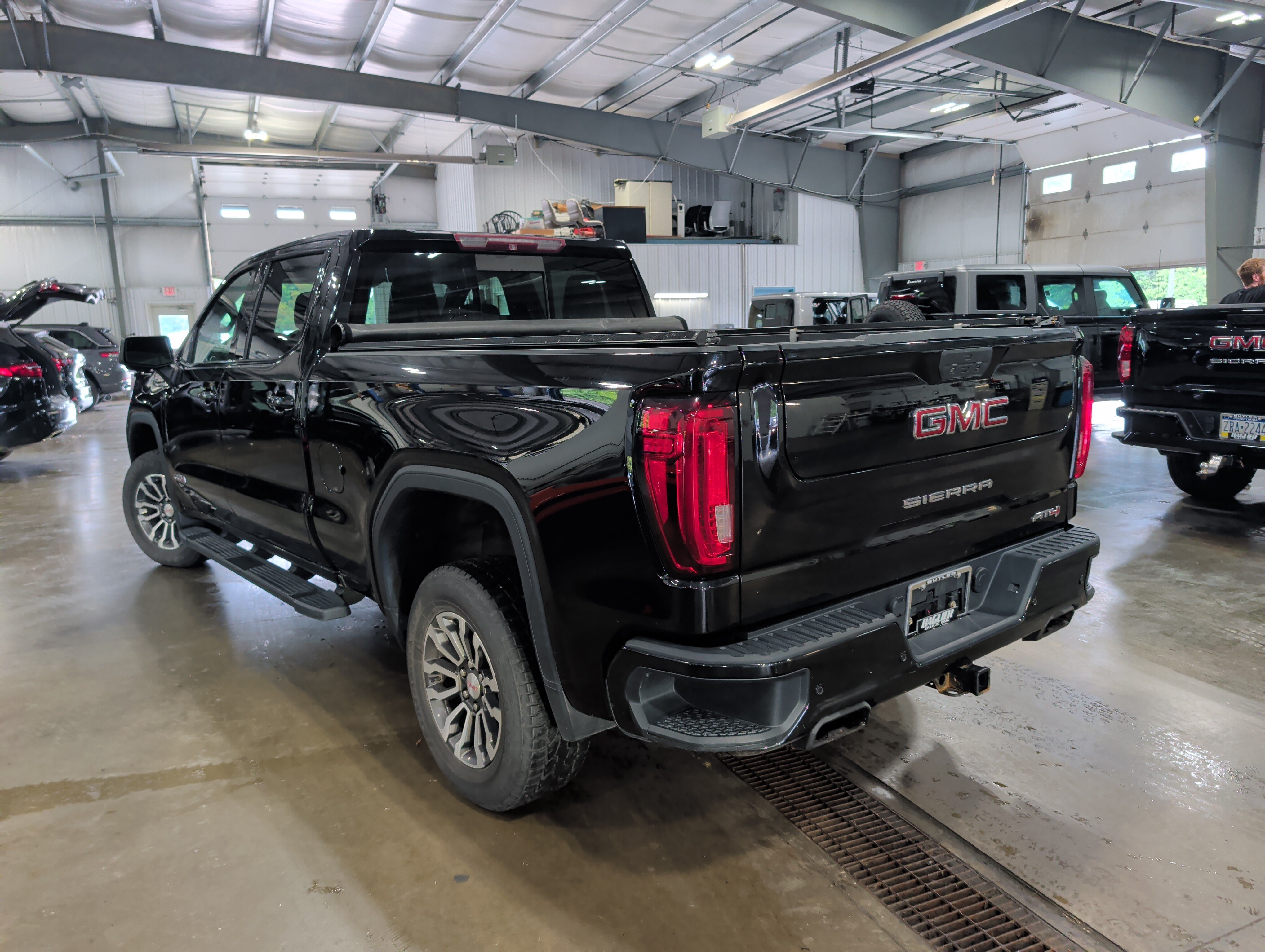 Used 2019 GMC Sierra 1500 AT4 w/ AT4 Premium Package AWD/4WD image 4