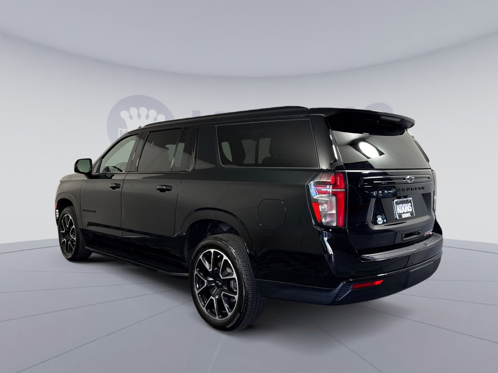 Used 2024 Chevrolet Suburban RST w/ Luxury Package AWD/4WD image 4