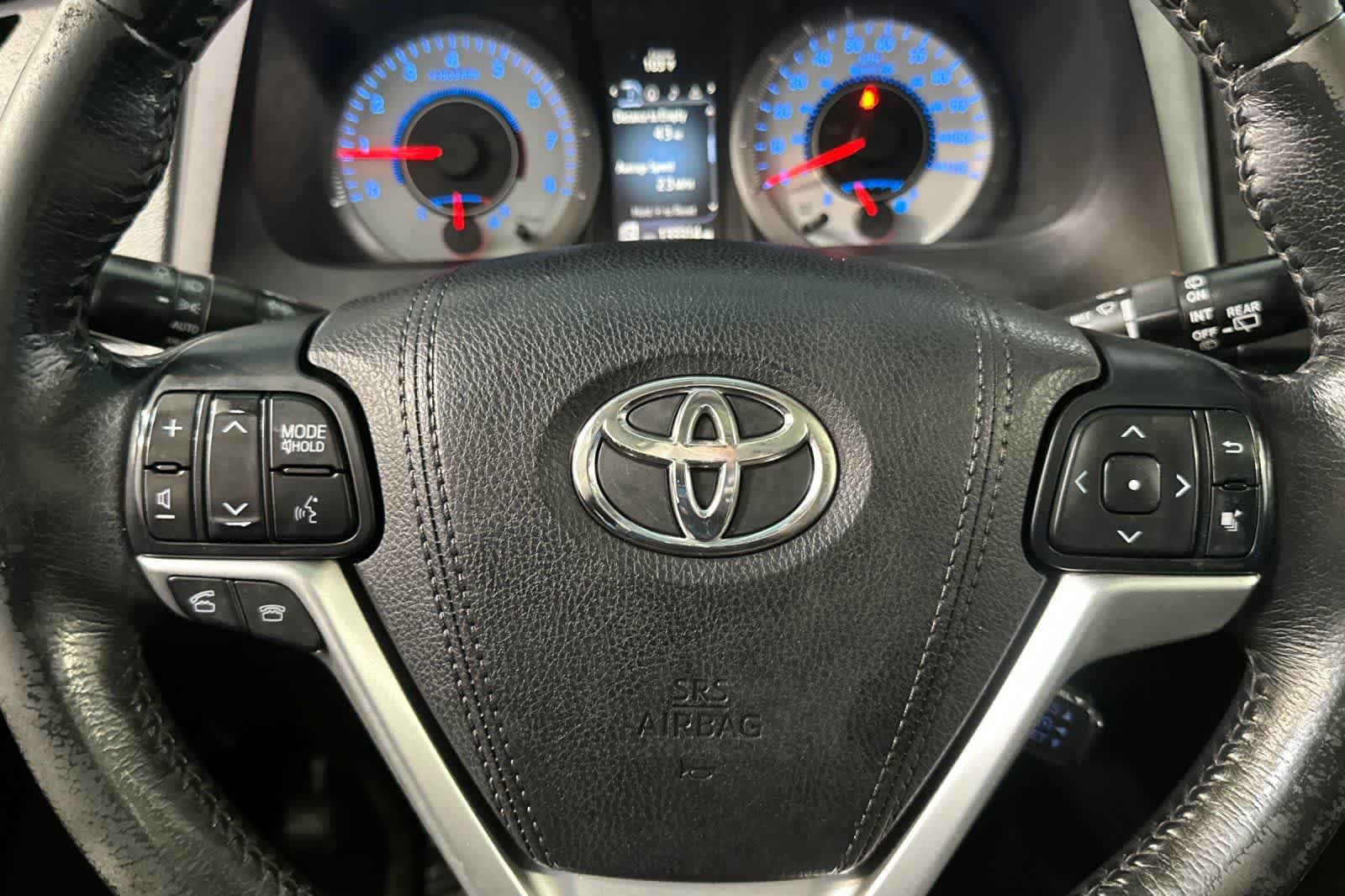 Used 2015 Toyota Sienna SE w/ SE Preferred Package FWD image 29