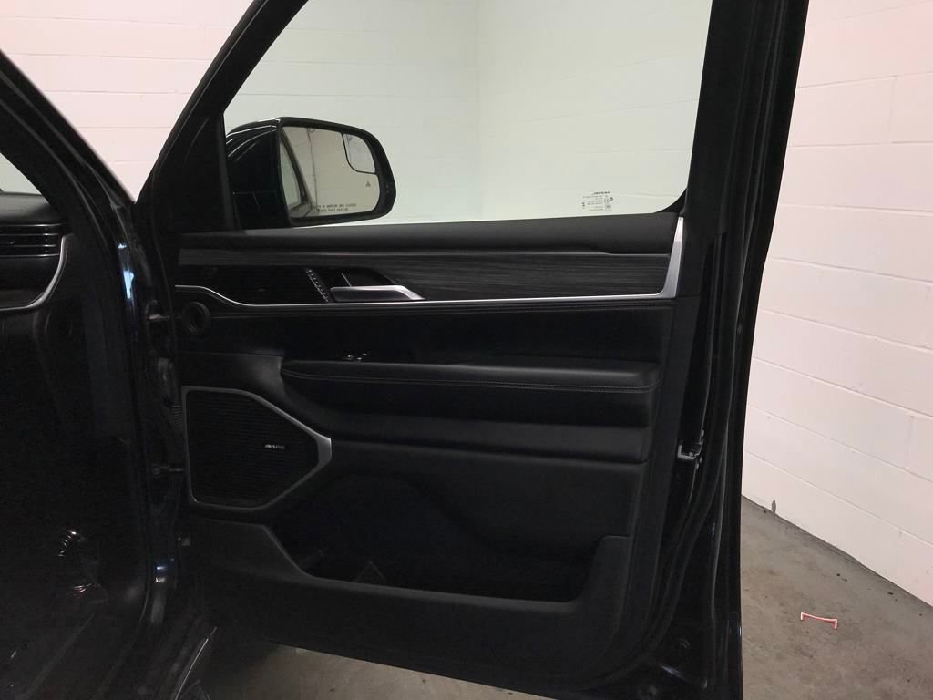 Used 2024 Jeep Wagoneer L Series II w/ Flexible Seating Group image 40