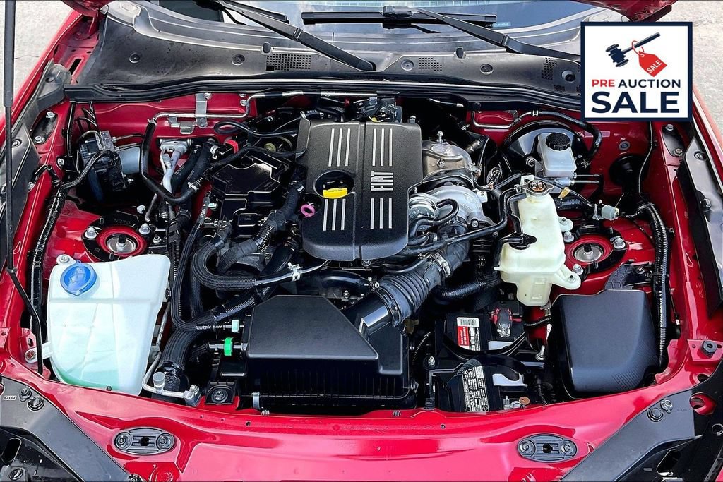 Used 2018 FIAT 124 Spider Classica w/ Technology & Siriusxm Group RWD image 10