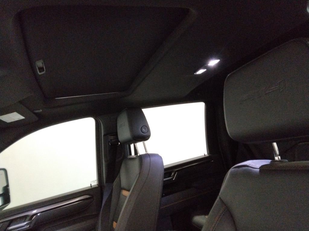 Used 2025 GMC Sierra 2500 AT4 w/ AT4 Premium Plus Package image 28