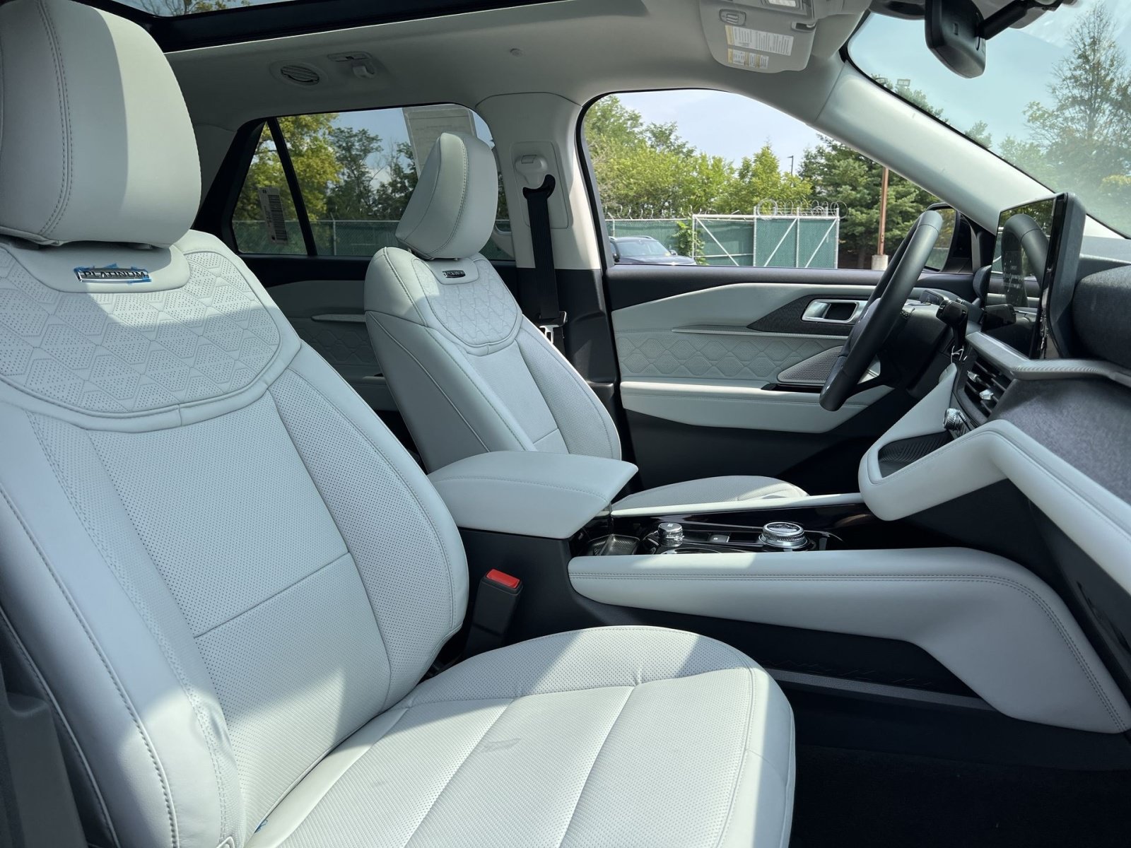 New 2026 Ford Explorer Platinum w/ LUX Leather Package AWD/4WD image 28