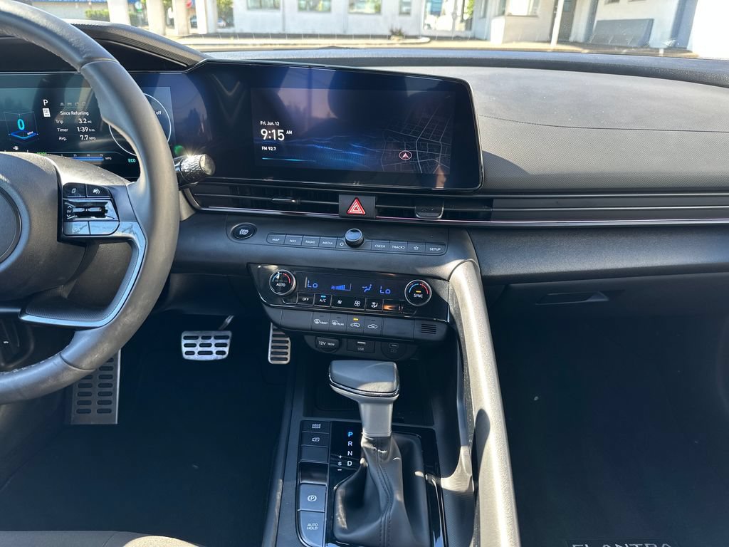 Certified 2025 Hyundai Elantra SEL FWD image 16
