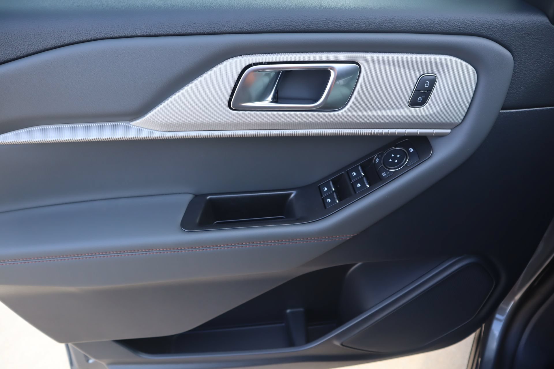 New 2026 Ford Explorer Active w/ Active Comfort Package RWD image 18