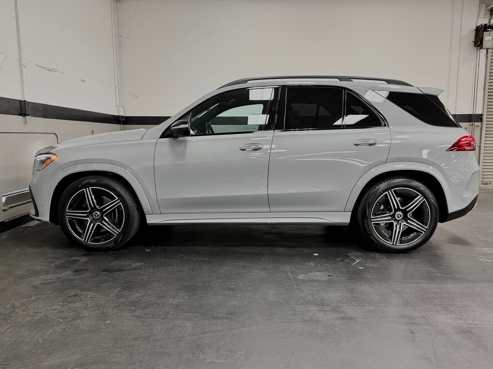 Used 2025 Mercedes-Benz GLE 450 4MATIC image 9