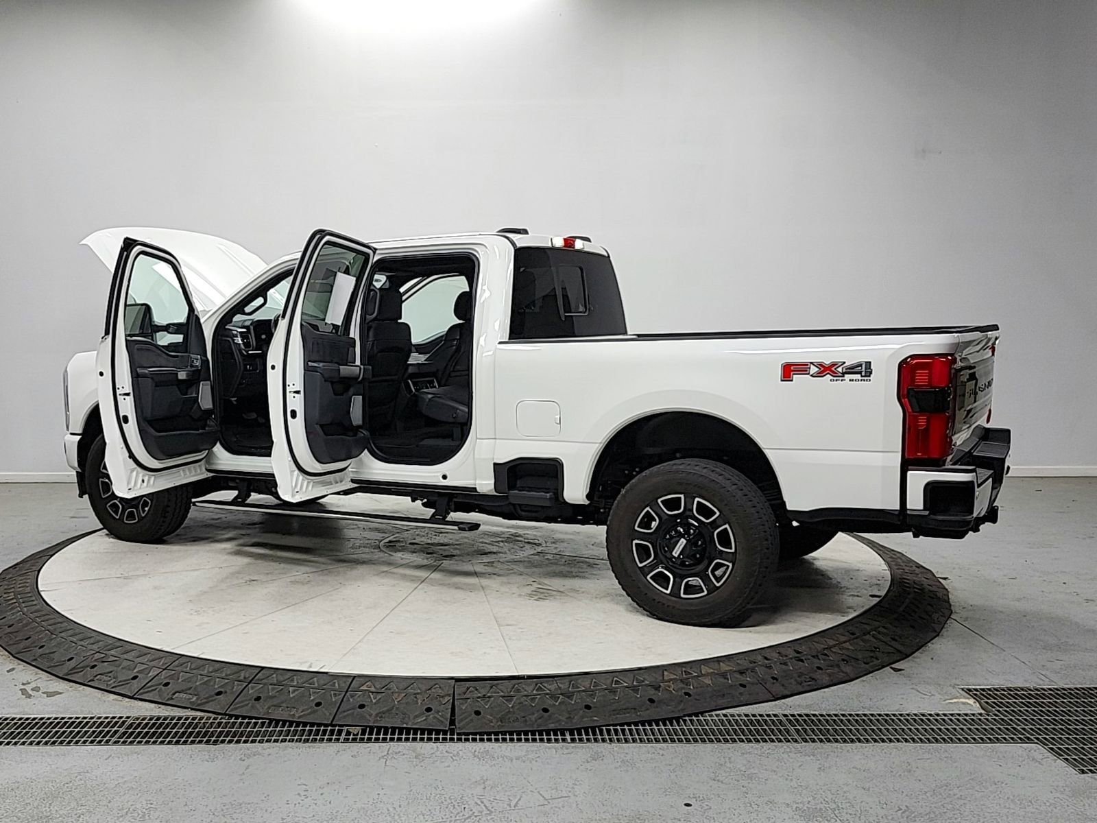 Used 2025 Ford F250 Platinum image 13