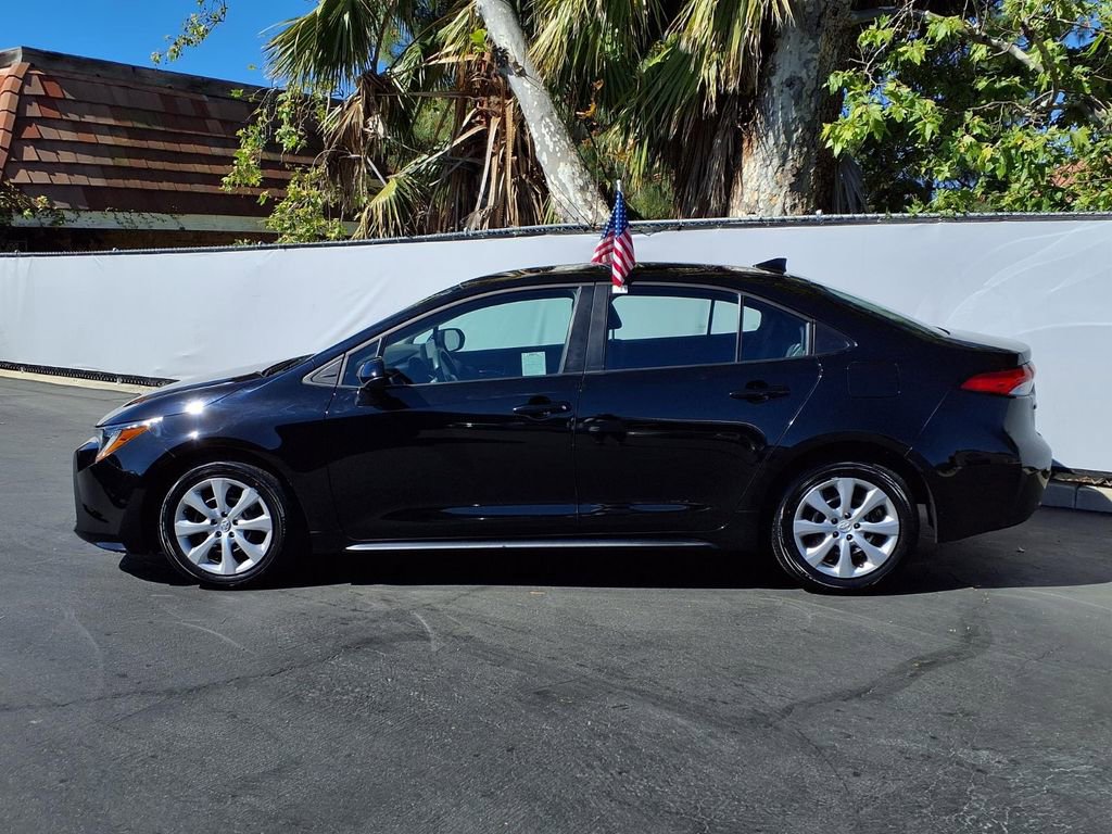 Certified 2025 Toyota Corolla LE image 3