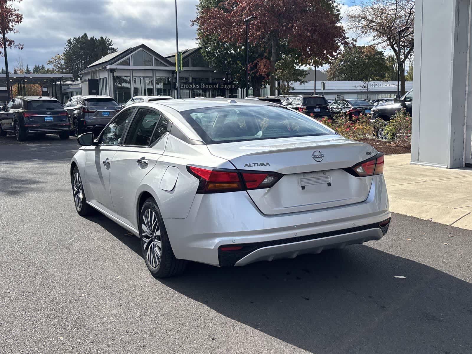 Used 2024 Nissan Altima 2.5 SV FWD image 3