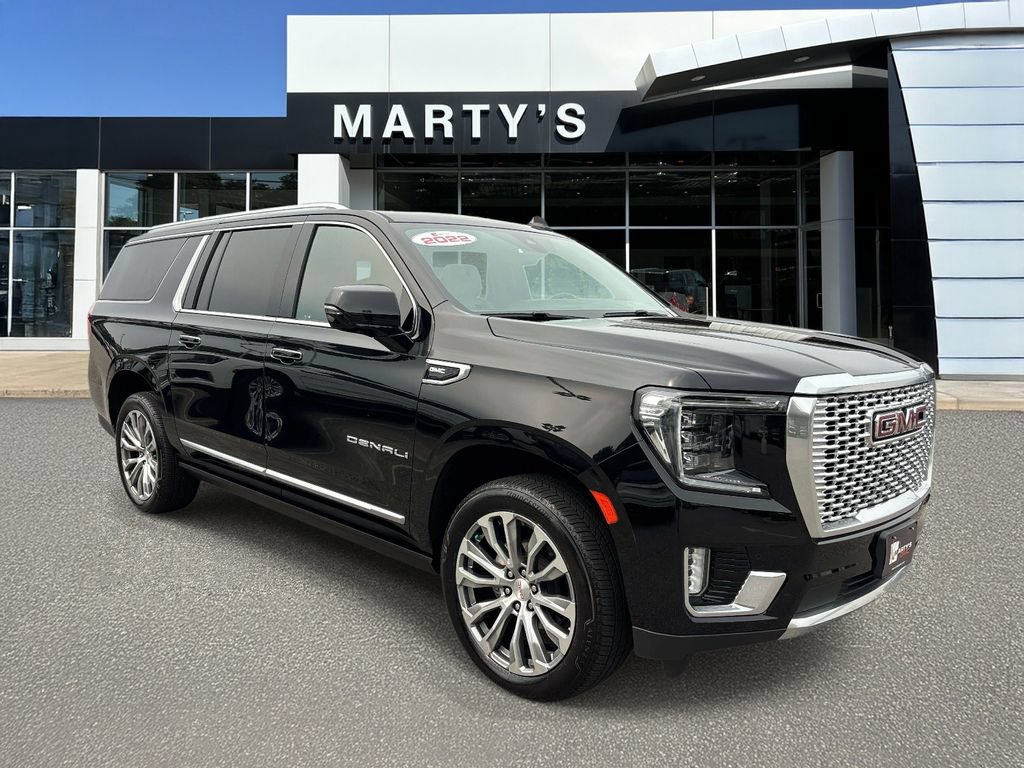 Used 2022 GMC Yukon XL Denali w/ Denali Premium Package AWD/4WD image 1