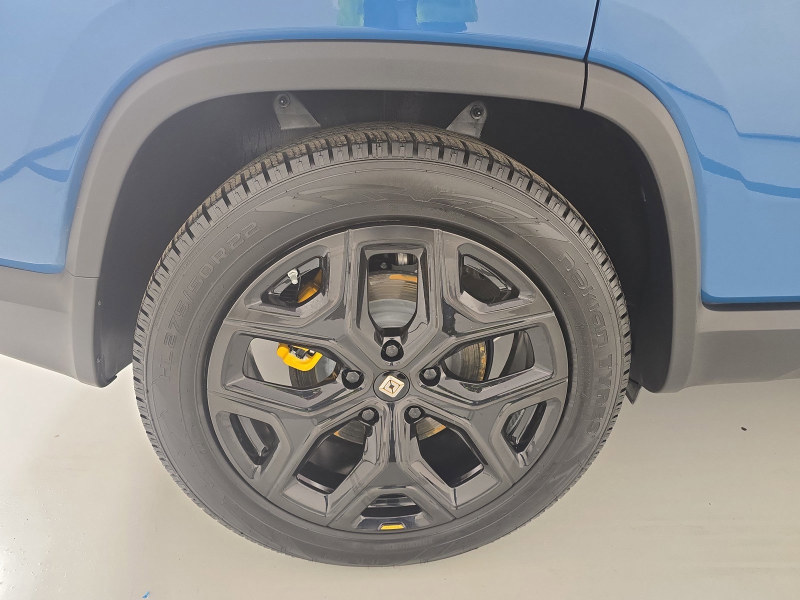 Used 2024 Rivian R1S Adventure AWD/4WD image 12