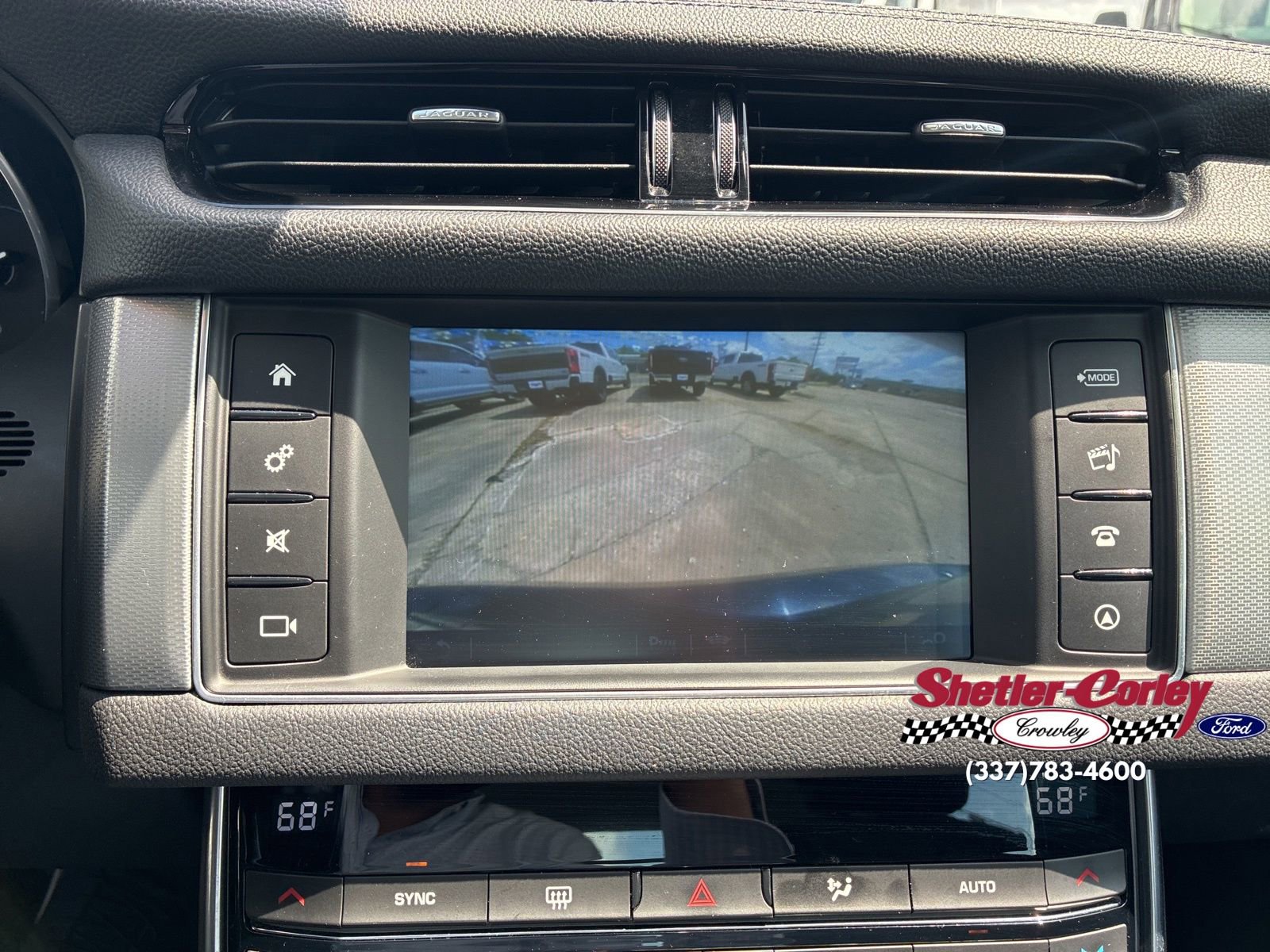 Used 2018 Jaguar XF Premium RWD image 32