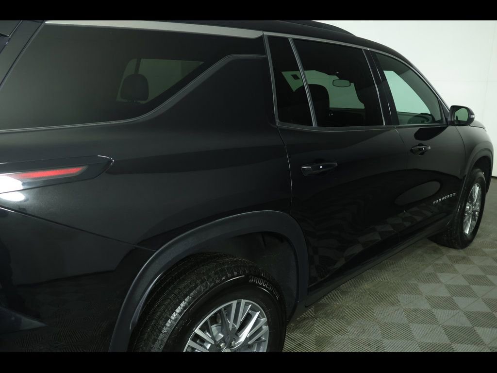 Used 2025 Chevrolet Traverse LT image 18