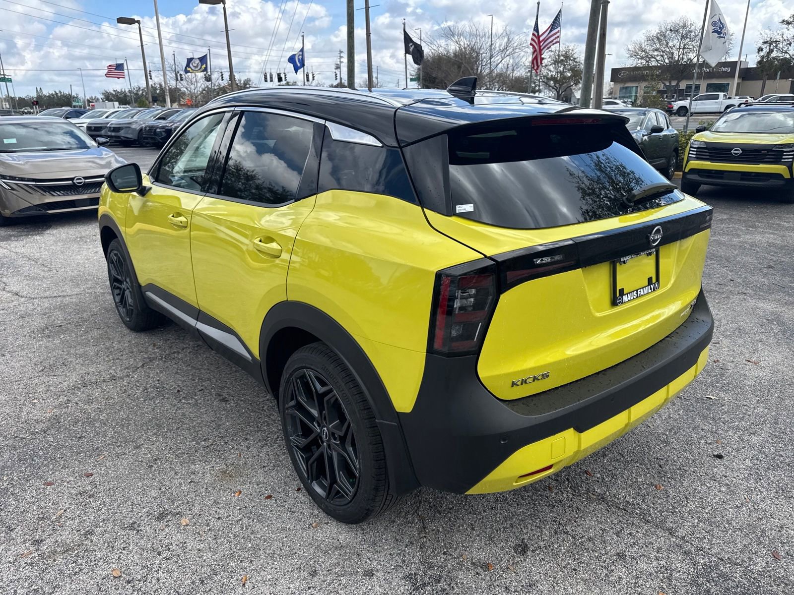 New 2026 Nissan Kicks SR w/ SR Premium Package FWD image 9