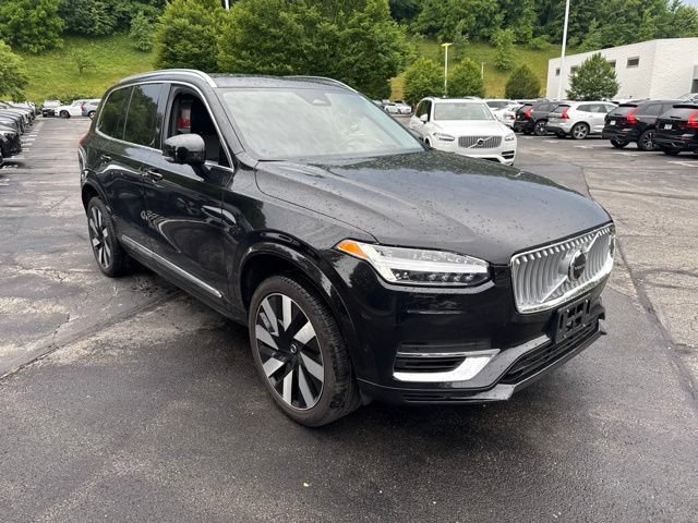 Used 2025 Volvo XC90 T8 Ultra w/ Protection Package Premier AWD/4WD image 8