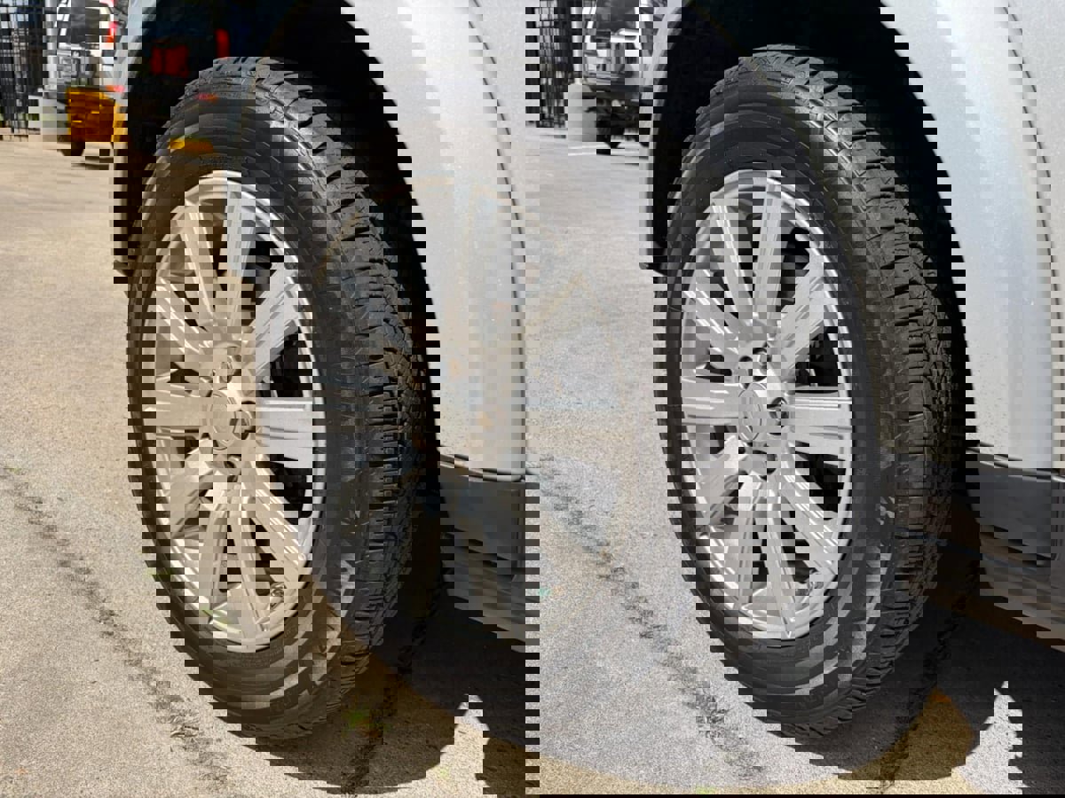 Used 2016 Land Rover LR4 image 25