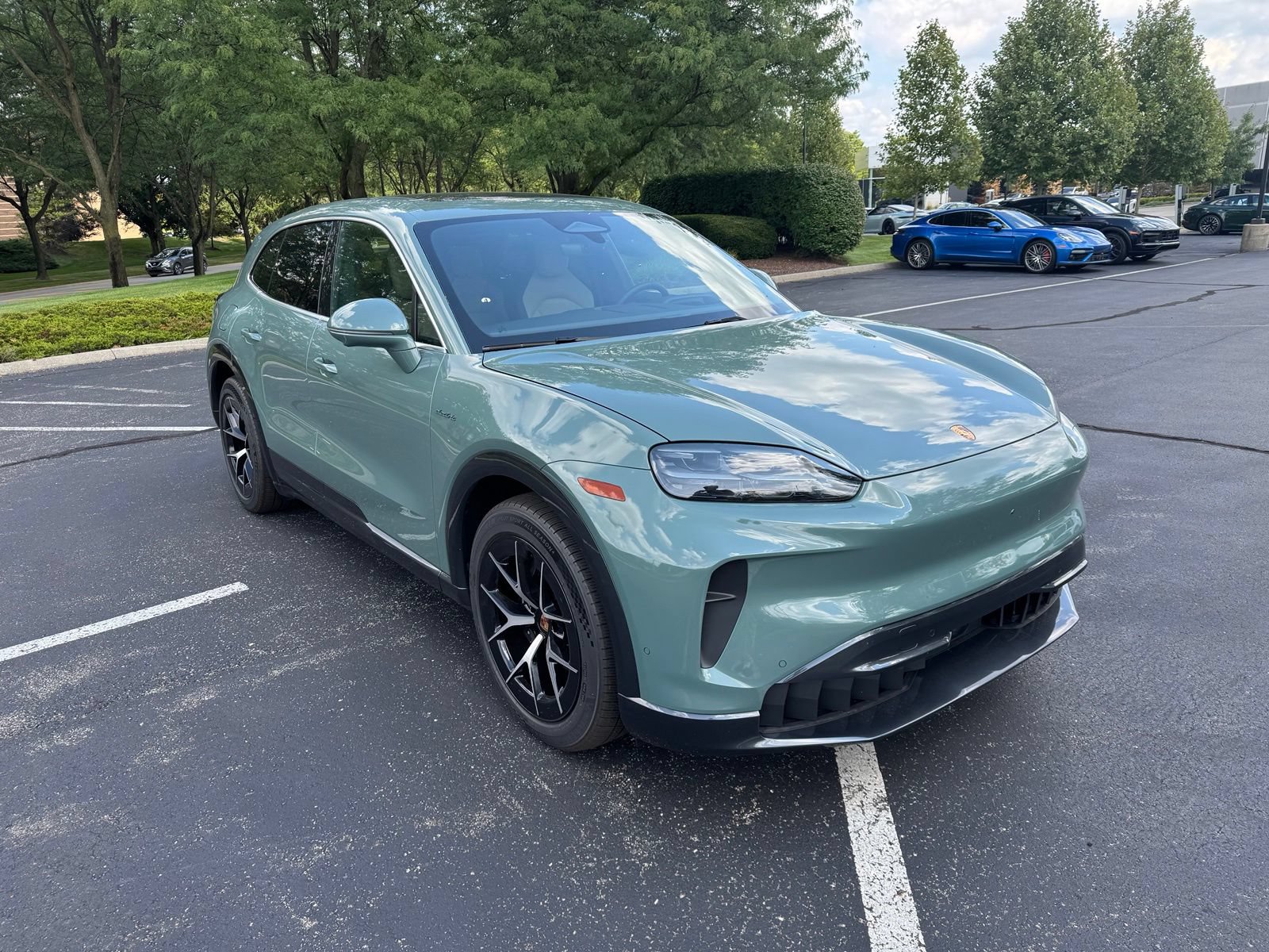 New 2026 Porsche Cayenne Electric AWD/4WD image 2