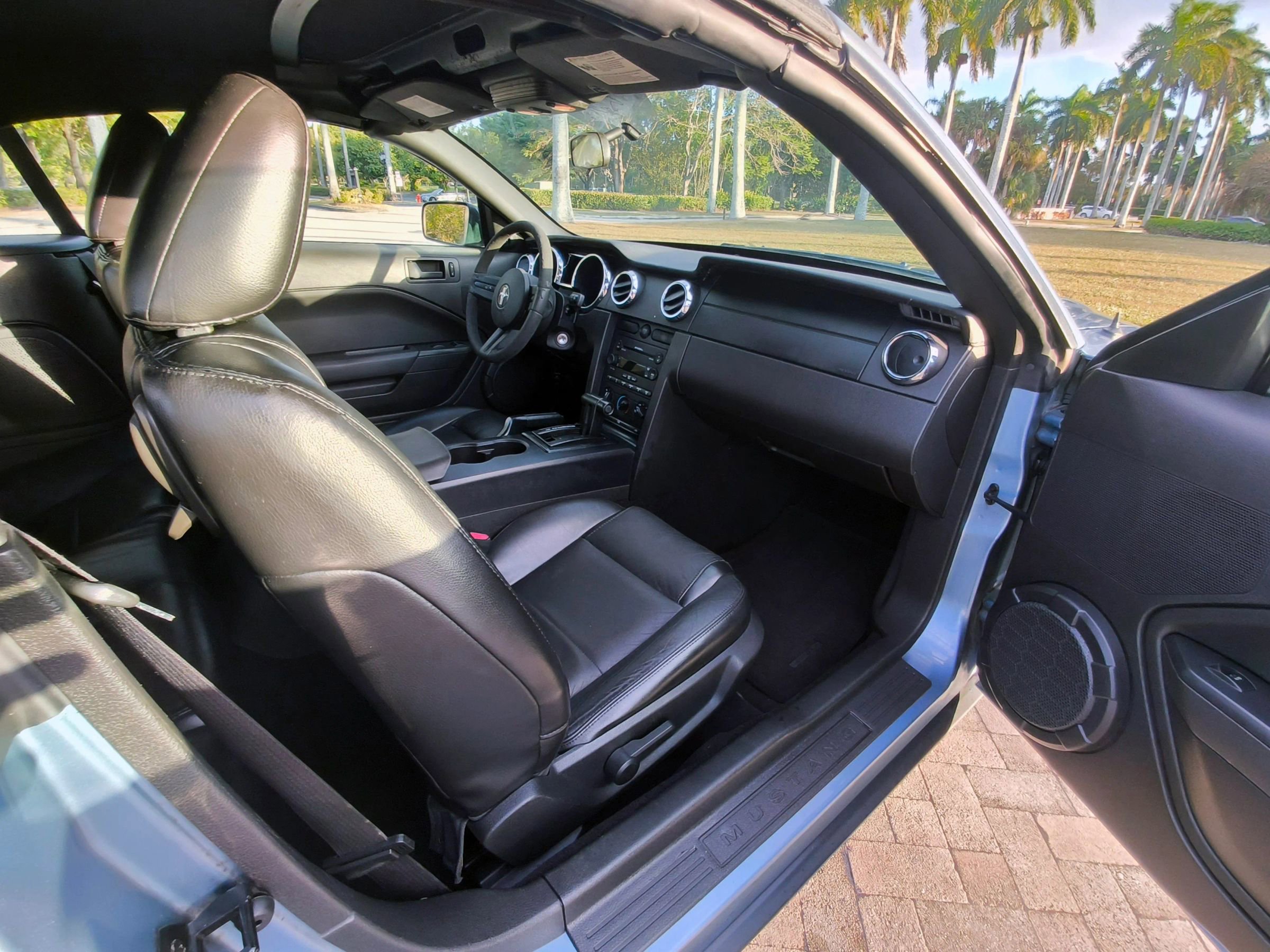 Used 2007 Ford Mustang Deluxe Convertible image 39