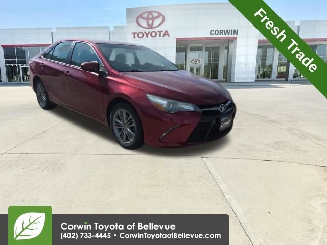Used 2015 Toyota Camry SE w/ Moonroof Package image 1