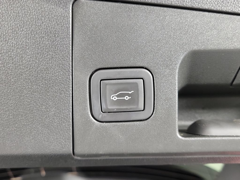 Certified 2025 Cadillac XT4 Premium Luxury FWD image 9