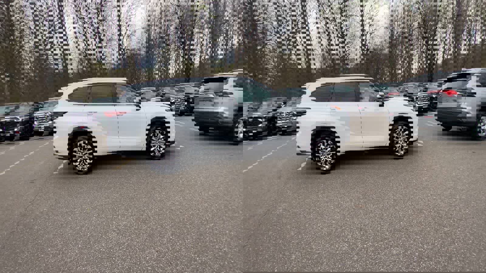 Certified 2025 Toyota Highlander Platinum image 9