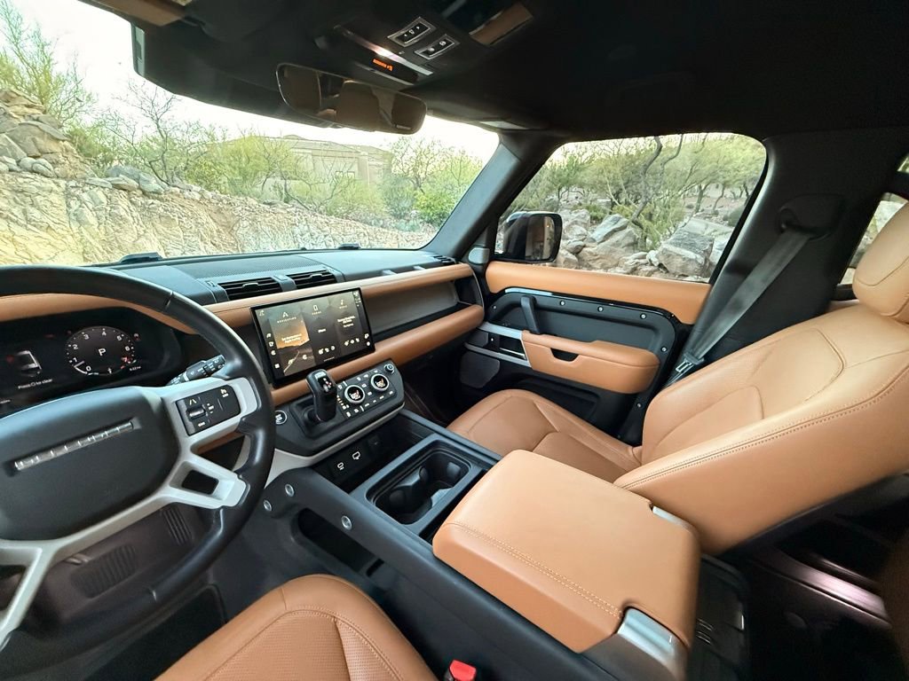 Used 2023 Land Rover Defender 130 SE image 8