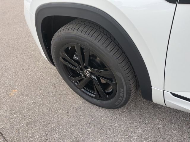 New 2026 Volkswagen Atlas Cross Sport SEL R-Line image 5