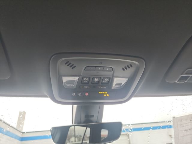 Used 2023 Chevrolet Traverse LT w/ LT Premium Package image 22