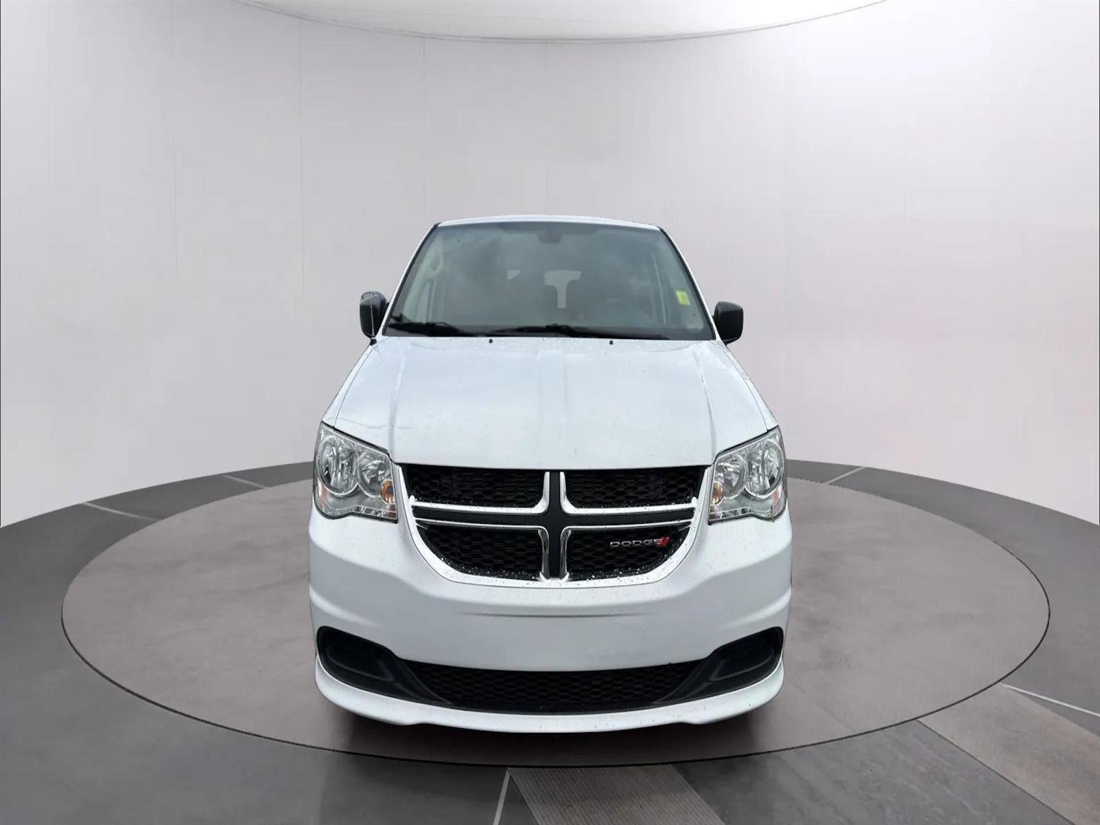 Used 2019 Dodge Grand Caravan SE w/ UConnect Hands-Free Group image 11