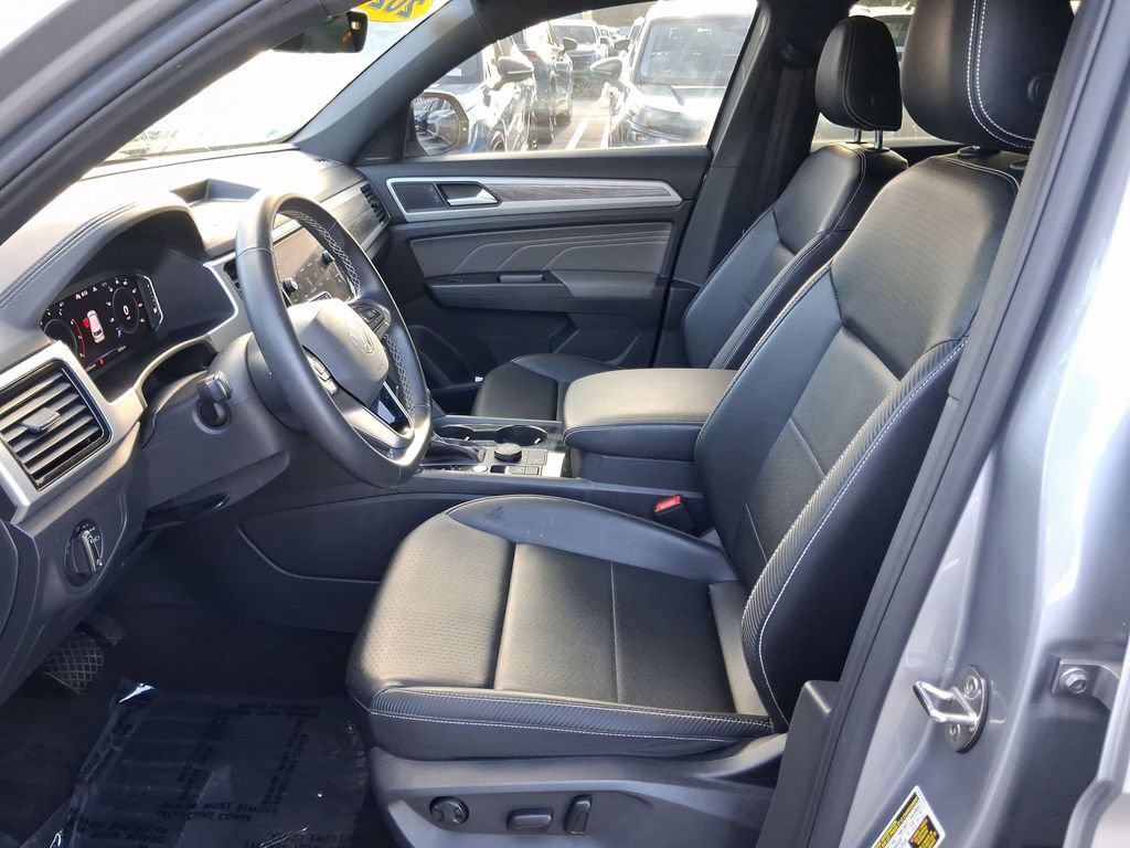 Used 2022 Volkswagen Atlas Cross Sport SE w/ Black Wheel Package AWD/4WD image 14