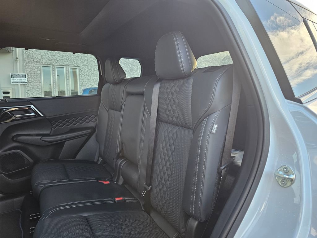 New 2025 Mitsubishi Outlander SEL Black Edition image 13