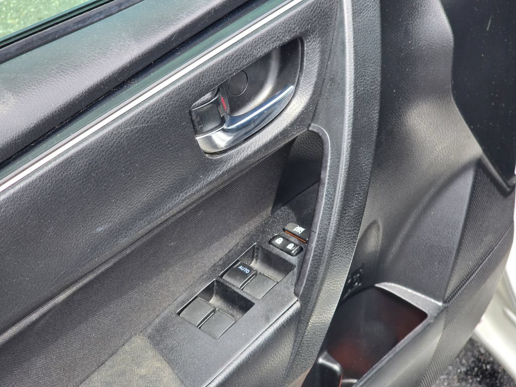 Used 2019 Toyota Corolla LE FWD image 39