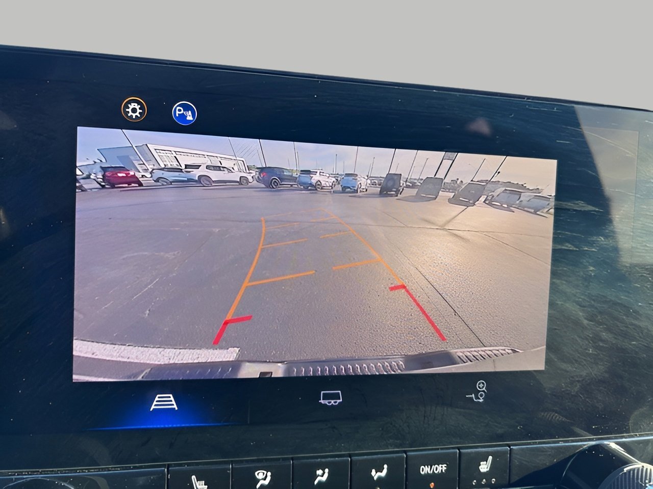 Used 2024 Chevrolet Colorado Z71 w/ Z71 Convenience Package 2 image 13