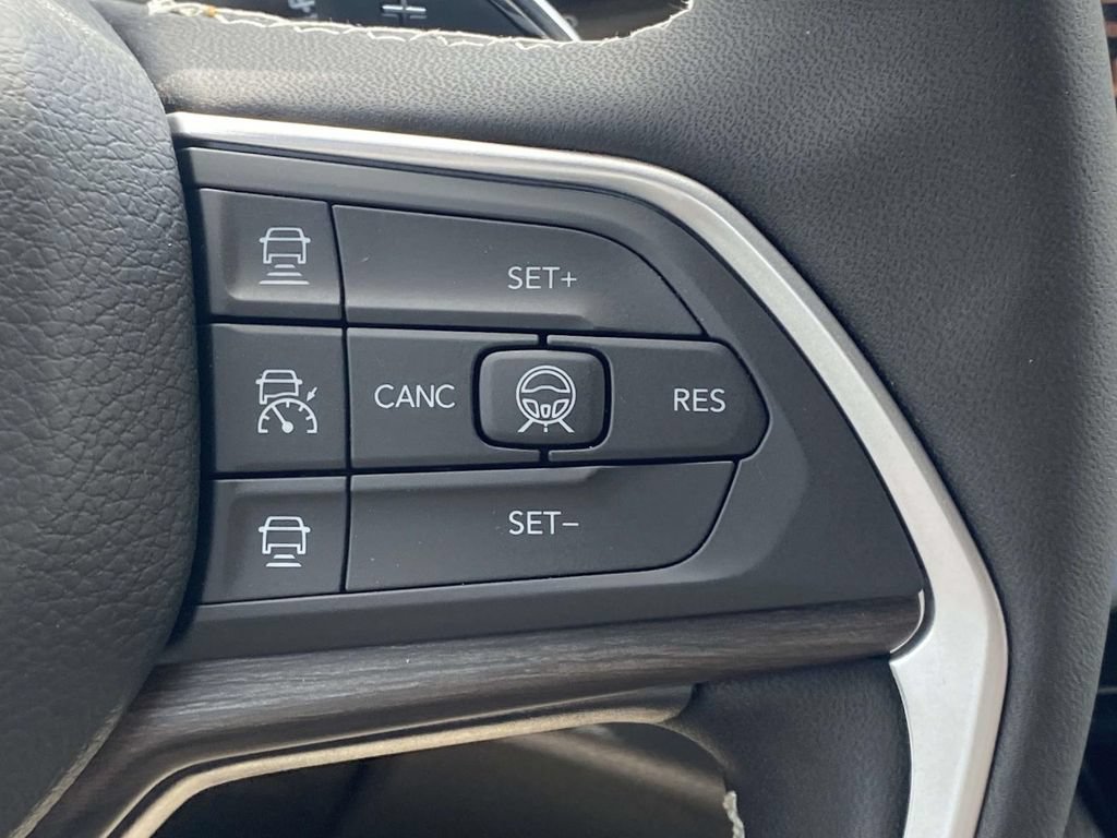 New 2026 Jeep Grand Cherokee L Limited w/ Limited Altitude Package AWD/4WD image 29