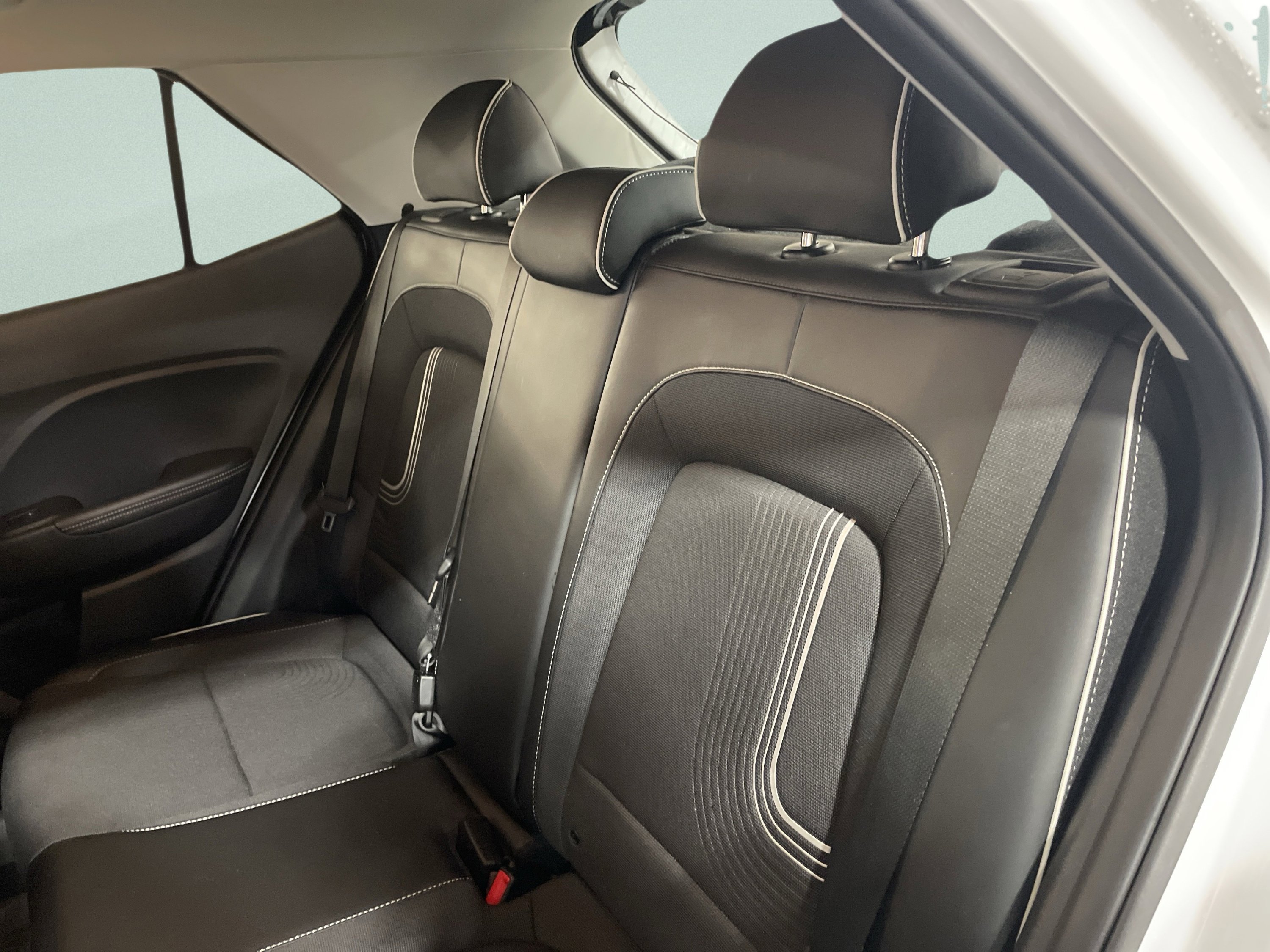 Used 2023 Hyundai Venue Limited w/ Cargo Package image 11