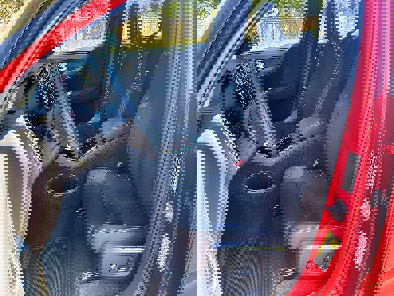 Used 2022 Volvo C40 P8 Recharge Ultimate image 28